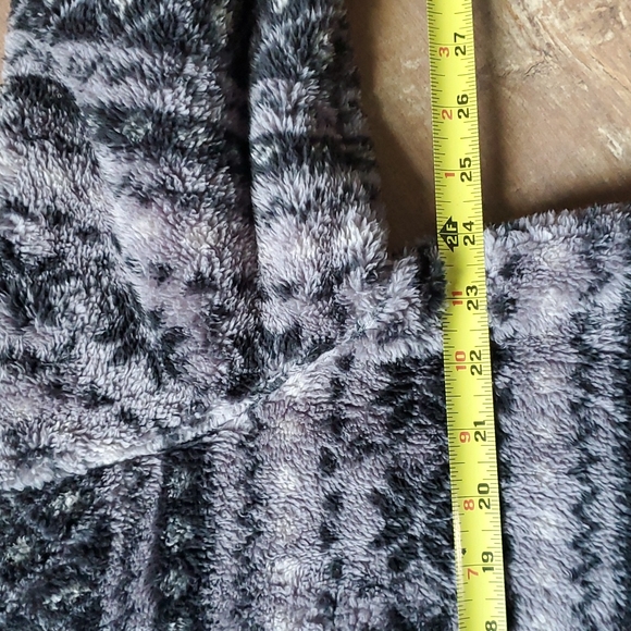 Extra fluffy Berkshire robe nordic black women's size small - Picture 9 of 11